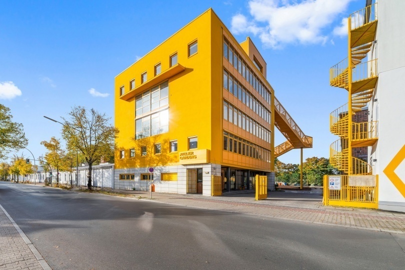 Яркая реконструкция офисного здания в Берлине по проекту MVRDV