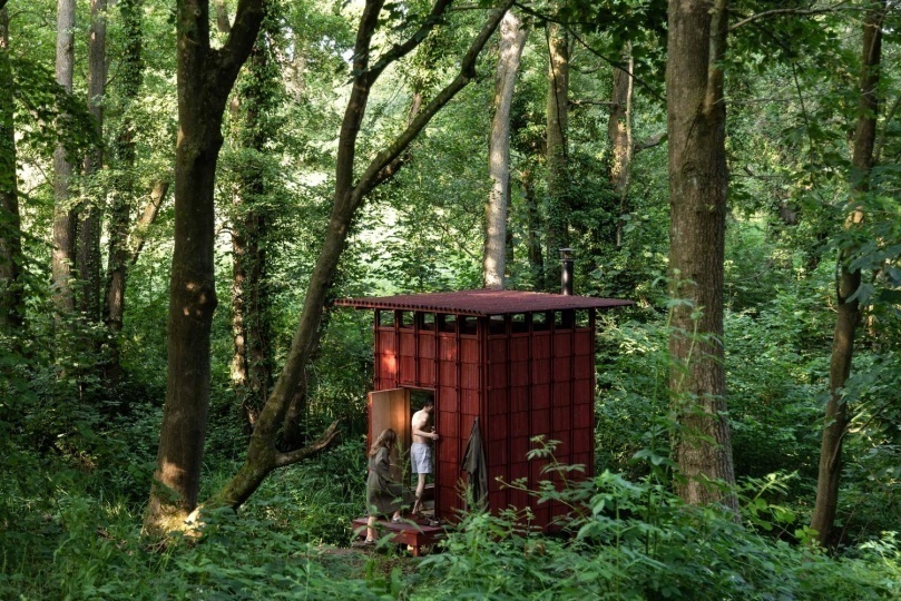 Архитекторы Built Works построили сауну в английском лесу