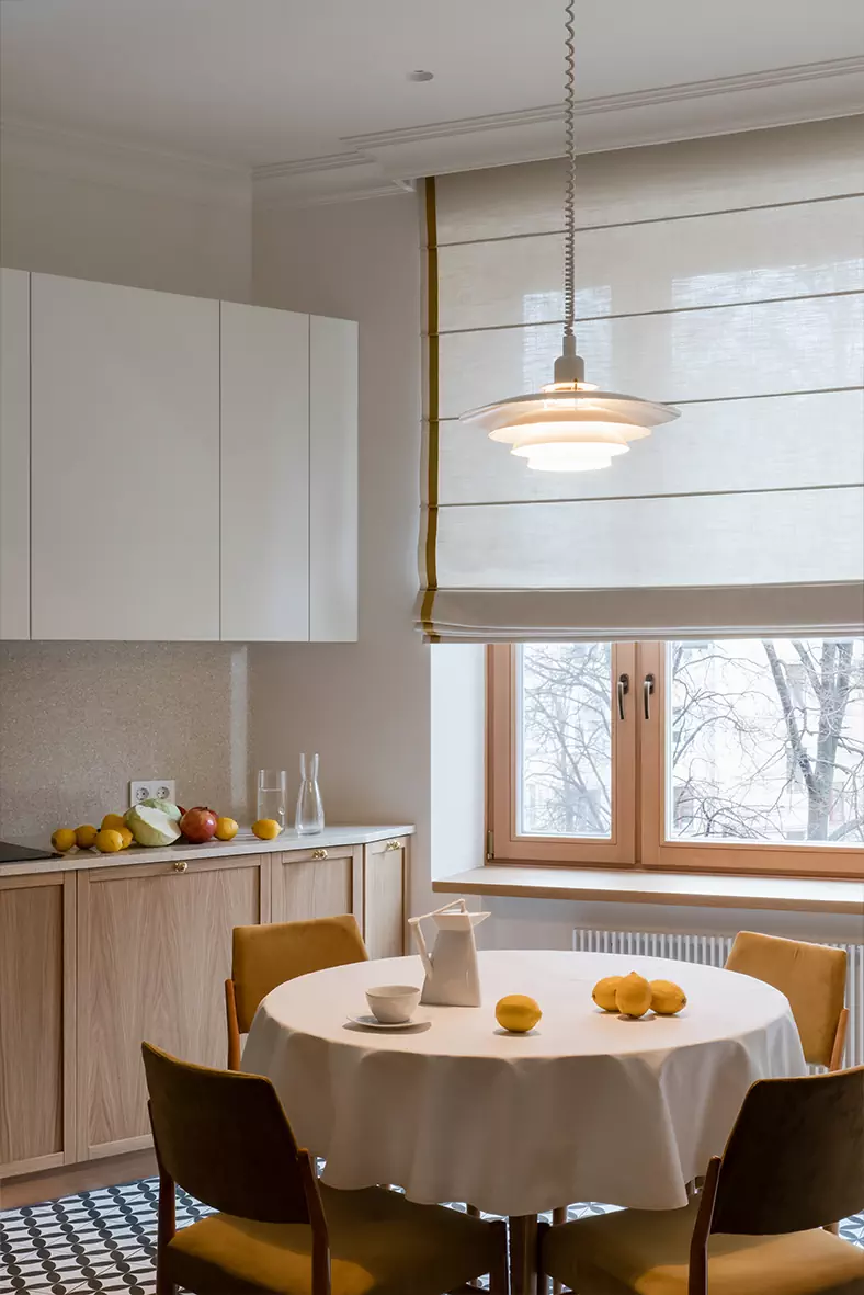 Приятные на ощупь материалы и советский шик в интерьере исторической квартиры — проект Ивана Миняева и Марии Онучиной