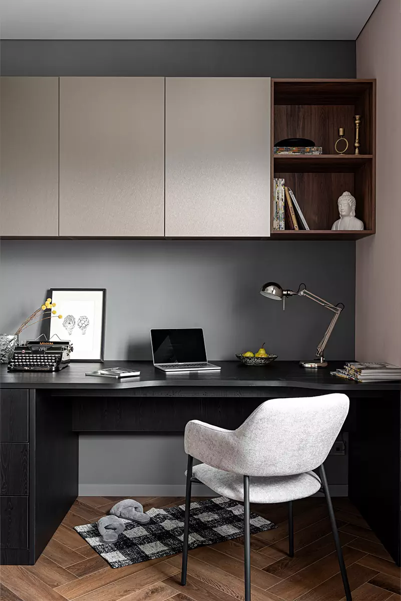 Контрасты и неожиданные решения в интерьере квартиры для молодой пары — проект Артема Шакурова