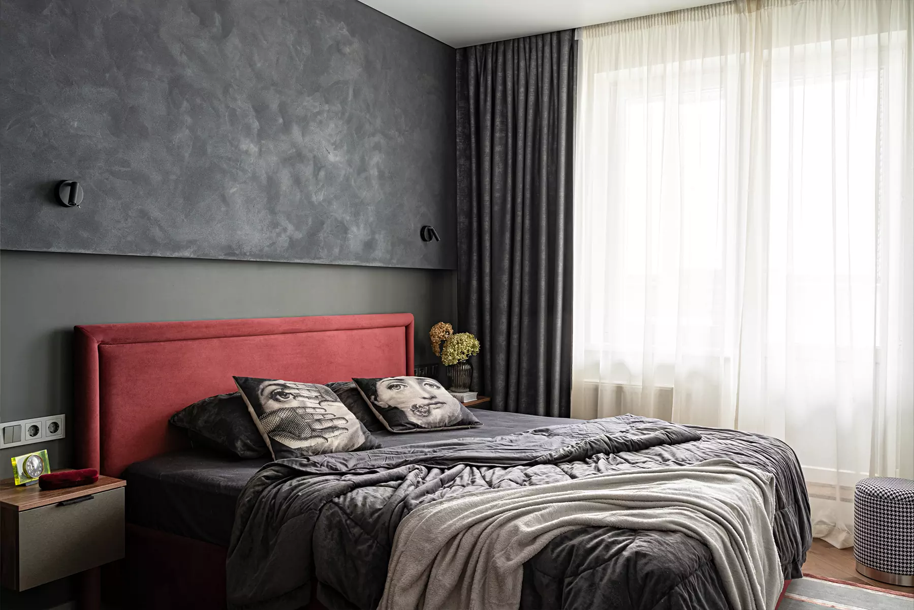 Контрасты и неожиданные решения в интерьере квартиры для молодой пары — проект Артема Шакурова