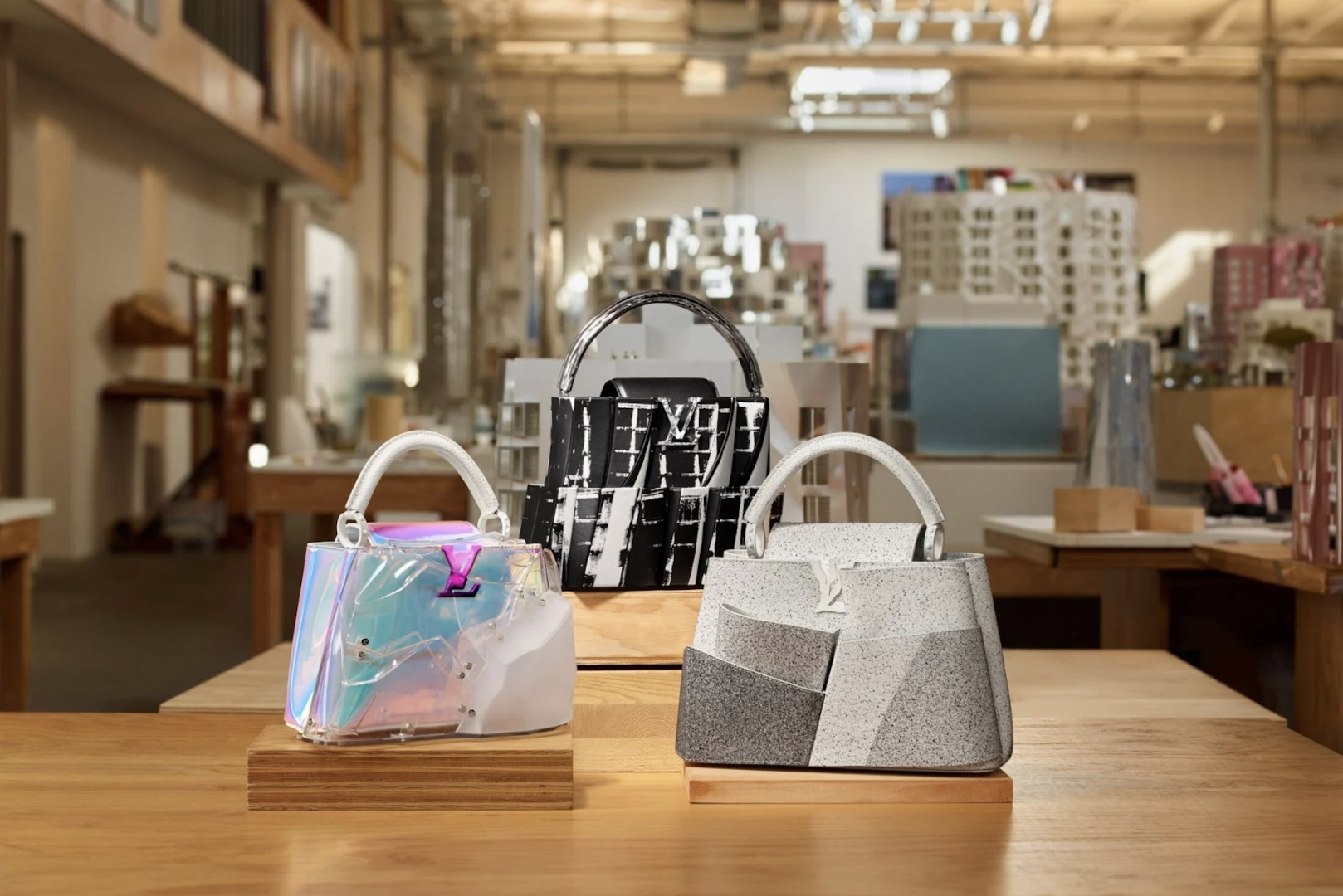 Фрэнк Гери переосмыслил сумки Louis Vuitton