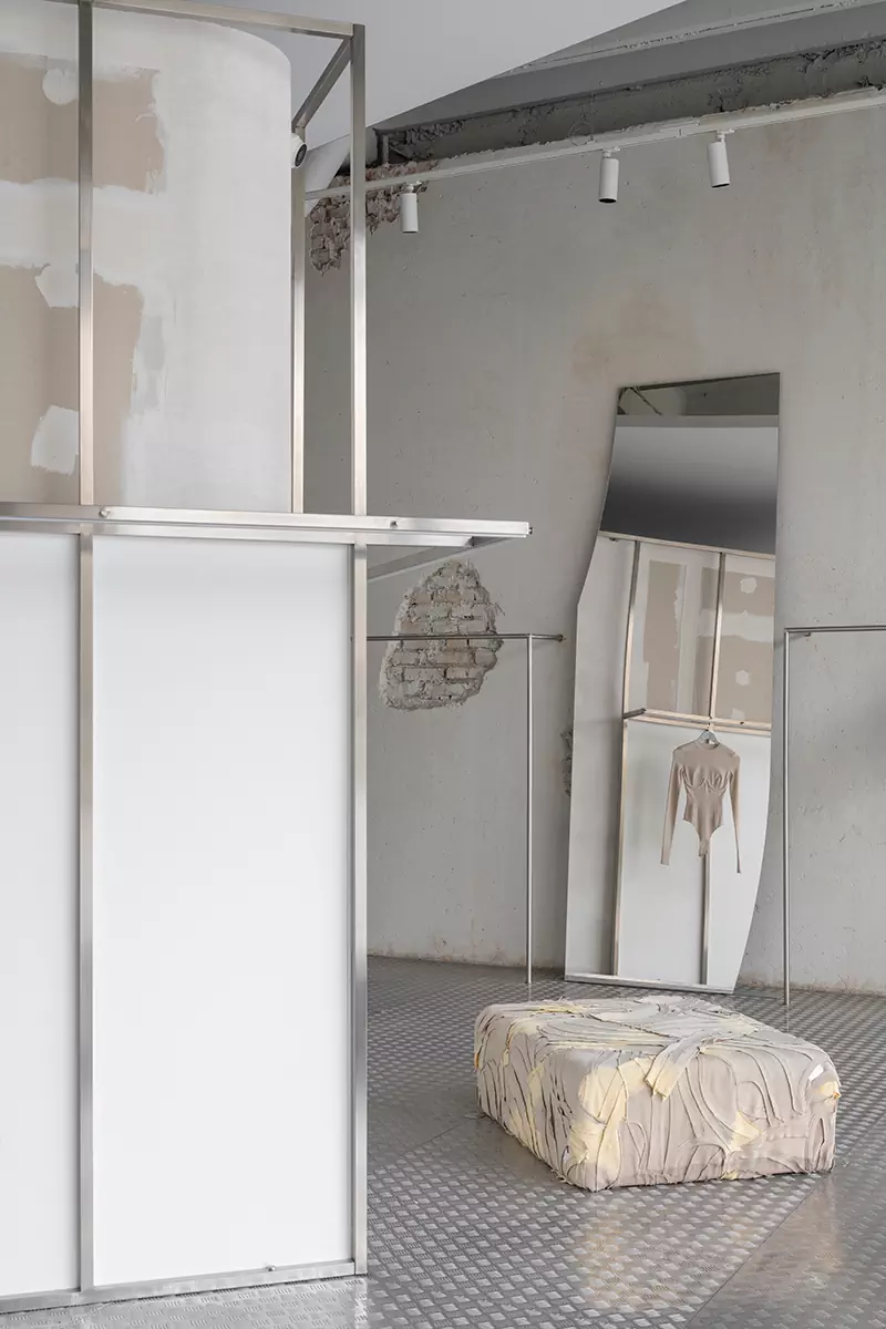 Концептуальный интерьер флагманского магазина в здании газеты «Известия» — проект бюро nao