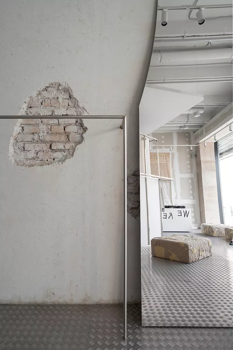 Концептуальный интерьер флагманского магазина в здании газеты «Известия» — проект бюро nao