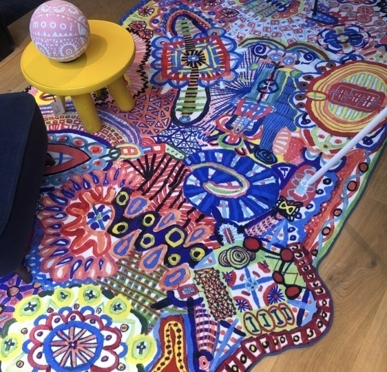 Moooi выпустил ковры с рисунками 8-летнего художника