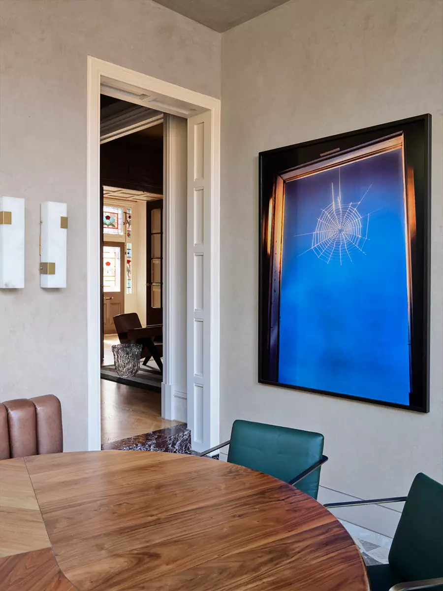 Тысяча и одна деталь в красочном интерьере загородного дома в эдвардианском стиле — проект Flack Studio