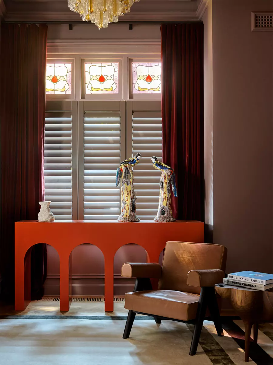 Тысяча и одна деталь в красочном интерьере загородного дома в эдвардианском стиле — проект Flack Studio