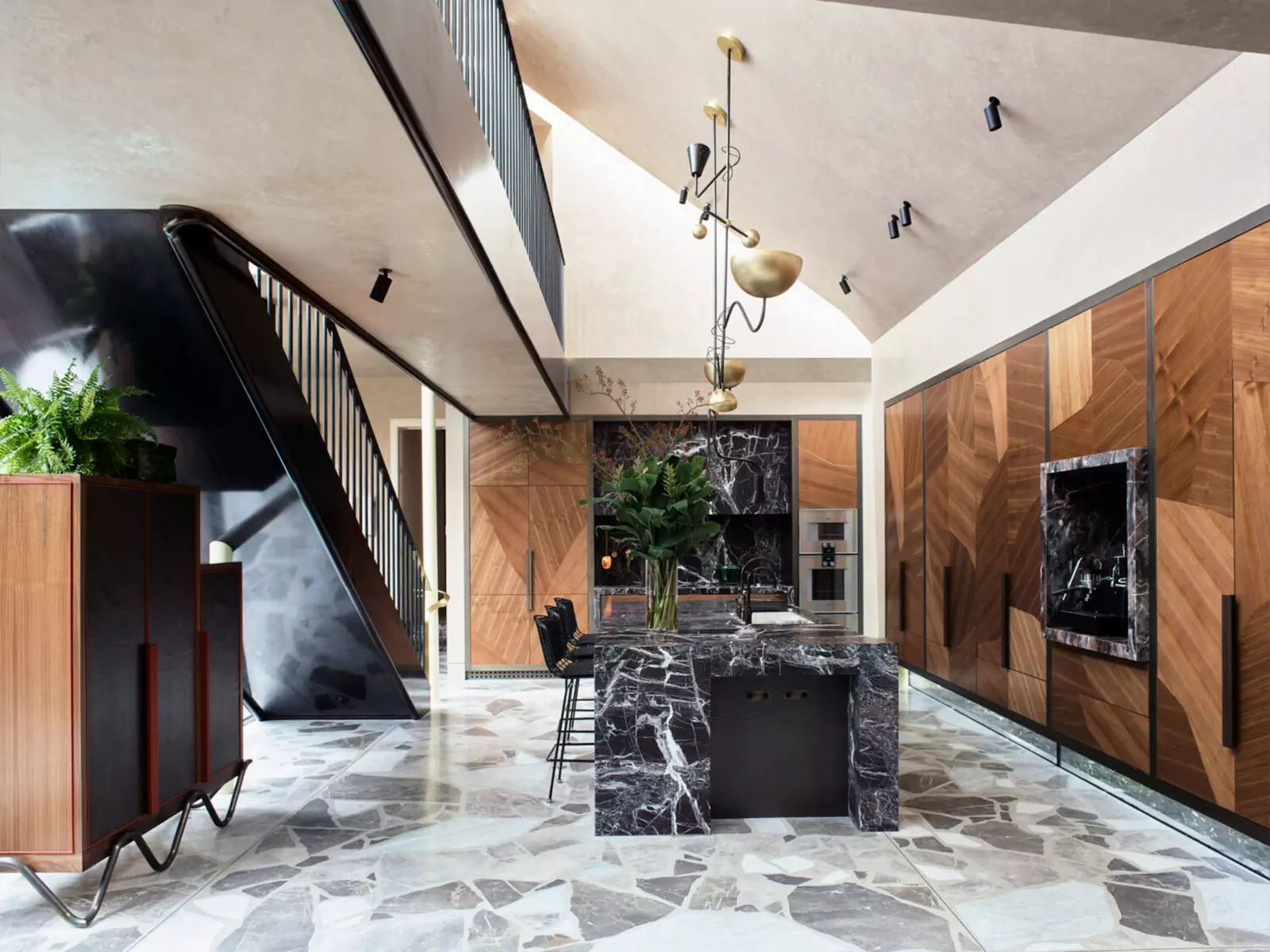 Тысяча и одна деталь в красочном интерьере загородного дома в эдвардианском стиле — проект Flack Studio