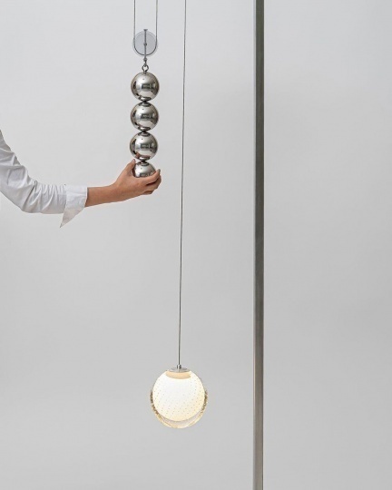 Корейский дизайнер исследует свет и силу притяжения в объекте Equilibrium