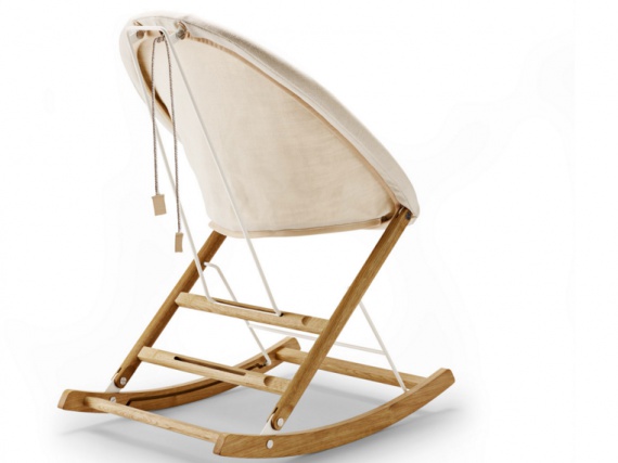 Дизайнер из Копенгагена сделал складное кресло-качалку для Carl Hansen & Son