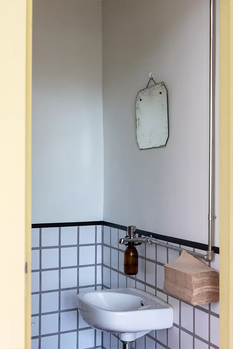 Модернистский интерьер португальского кафе с богатыми исходными данными — проект Ольги Чут