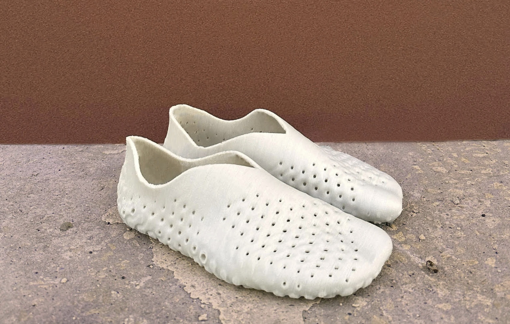 Vivobarefoot и Balena показали прототип компостируемой спортивной обуви