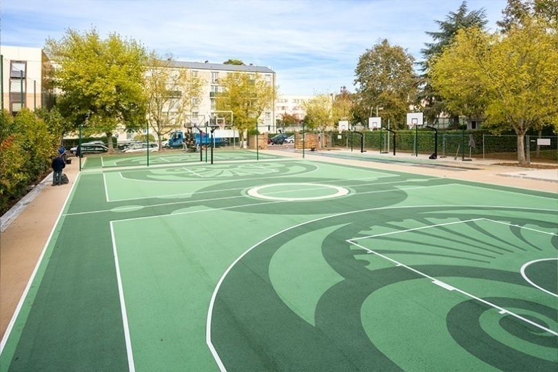Баскетбольная площадка, вдохновленная садами Версаля