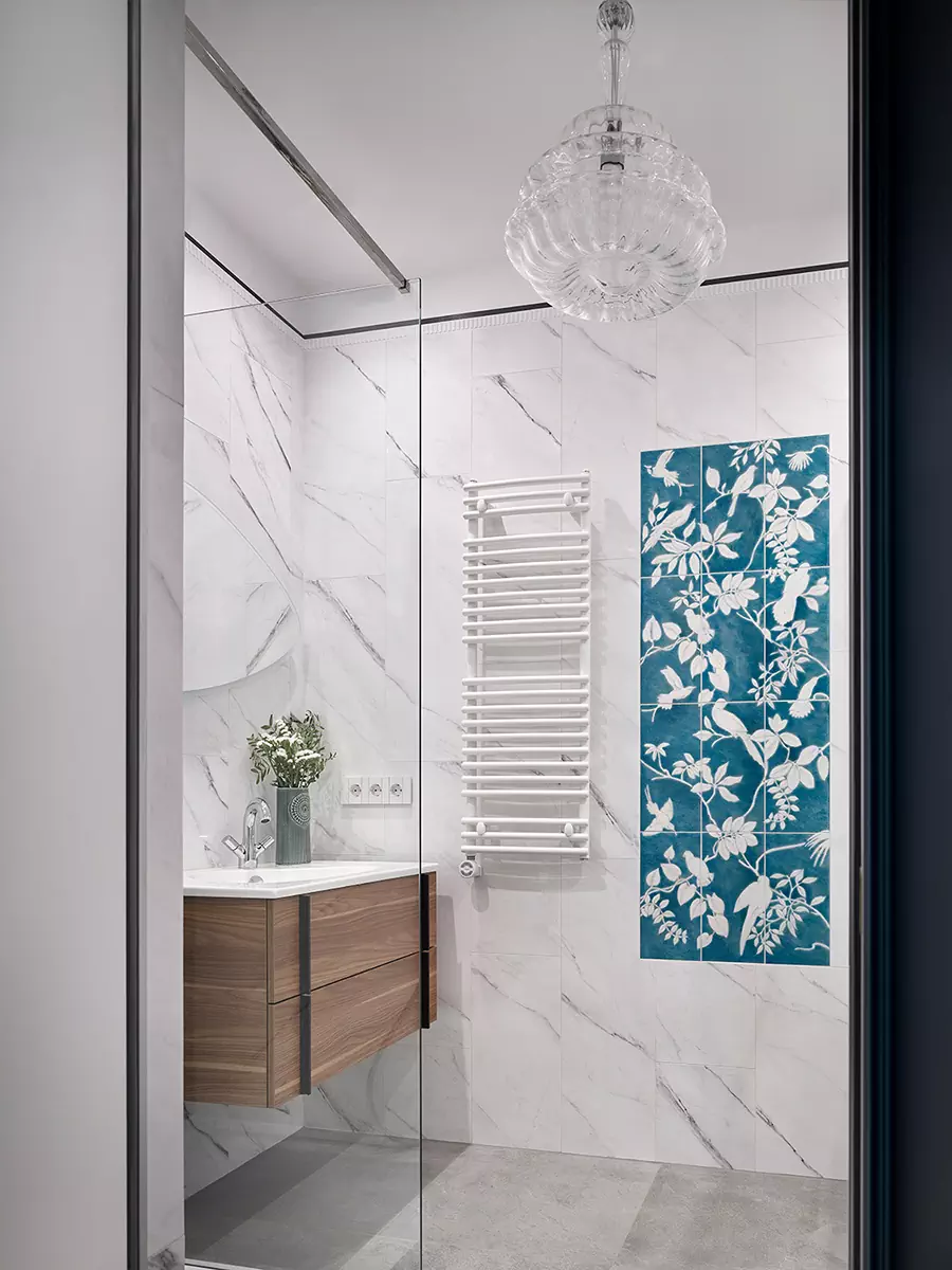 Небесно-голубой и другие оттенки синего в интерьере московской квартиры — проект Анастасии Холопцевой