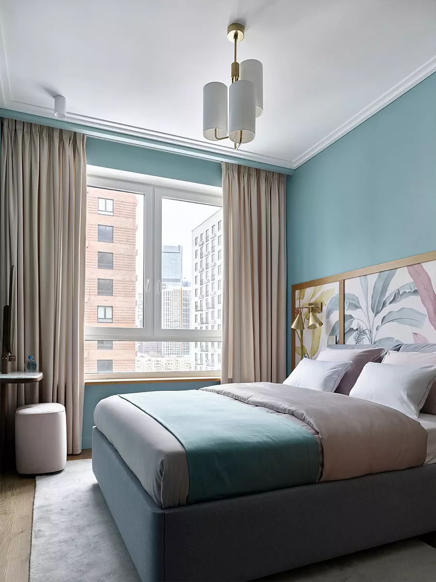 Небесно-голубой и другие оттенки синего в интерьере московской квартиры — проект Анастасии Холопцевой