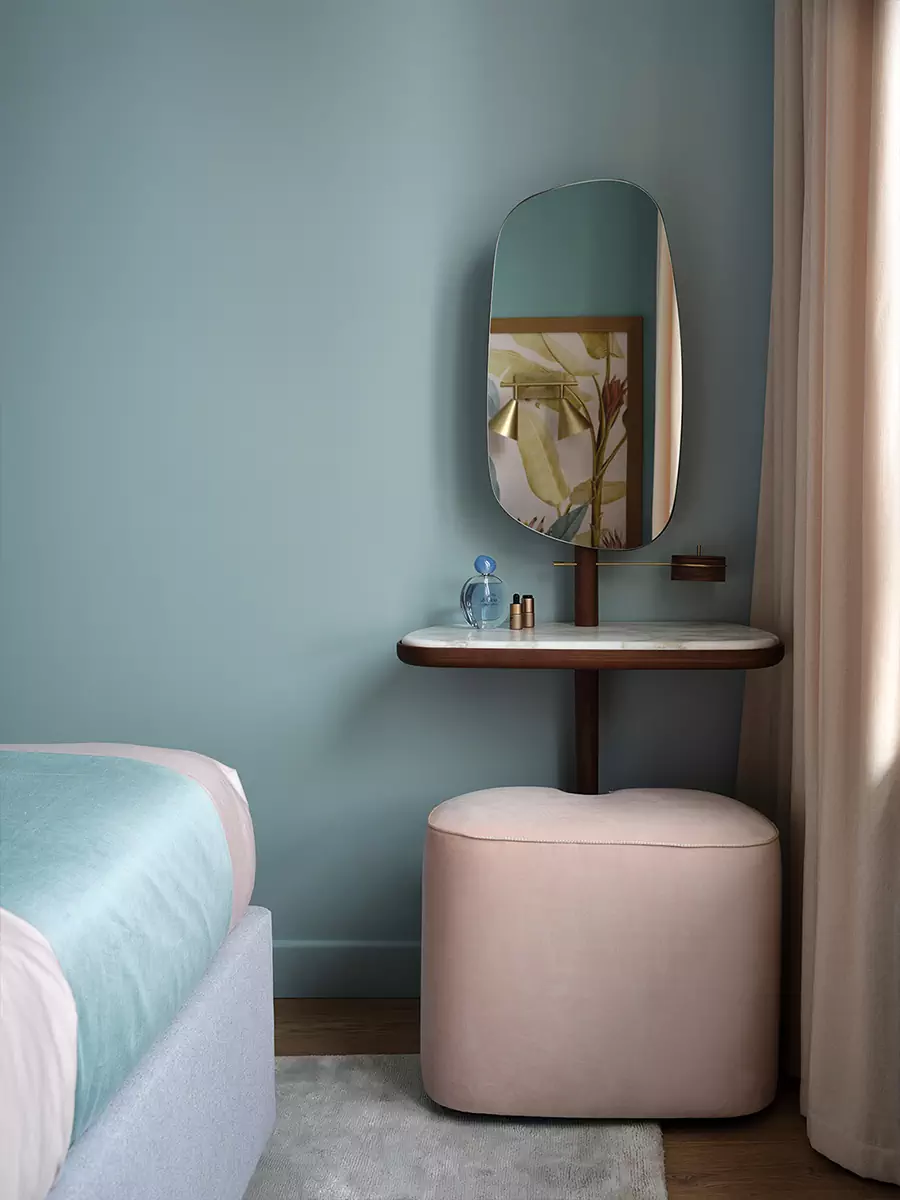 Небесно-голубой и другие оттенки синего в интерьере московской квартиры — проект Анастасии Холопцевой