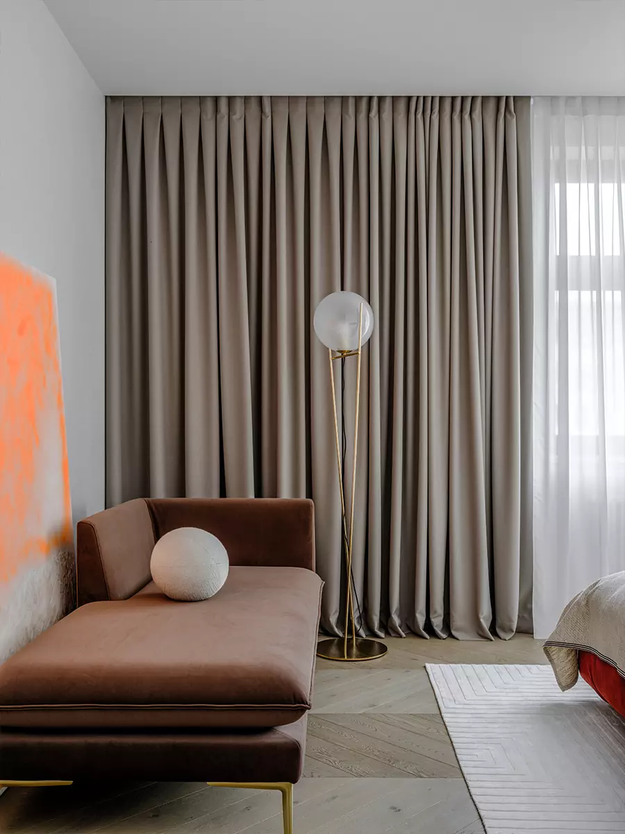 Буйство красок и фактур в современном интерьере квартиры сложной формы — проект Светланы Поздеевой и Ильи Ерошевича