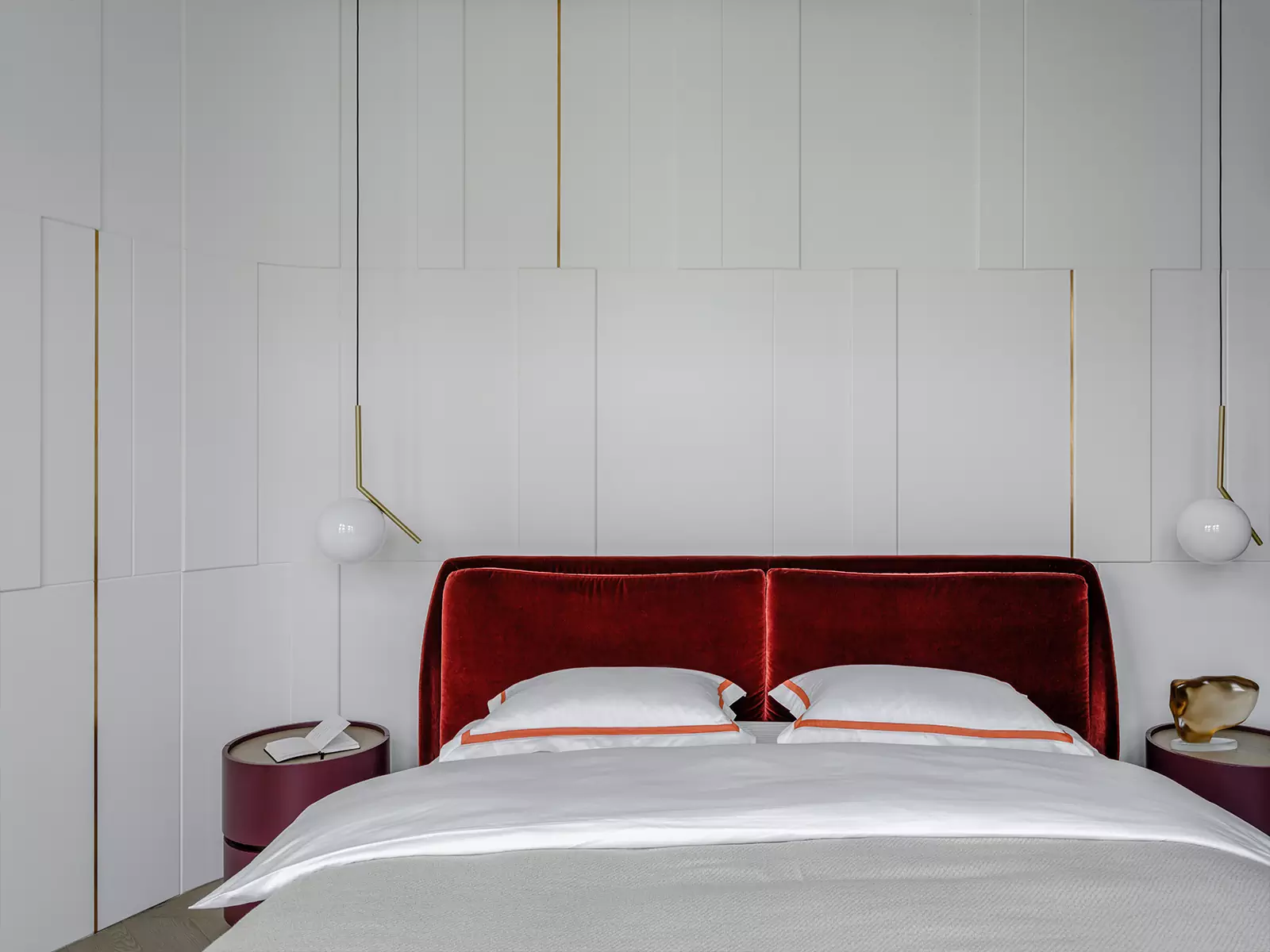 Буйство красок и фактур в современном интерьере квартиры сложной формы — проект Светланы Поздеевой и Ильи Ерошевича