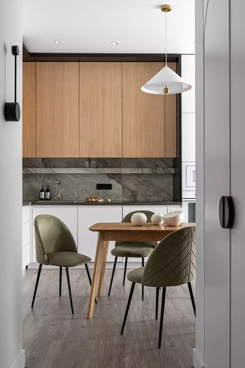 Лаконичные круги и зеленые растения в интерьере квартиры с природными фактурами — проект студии DIB.Interiors