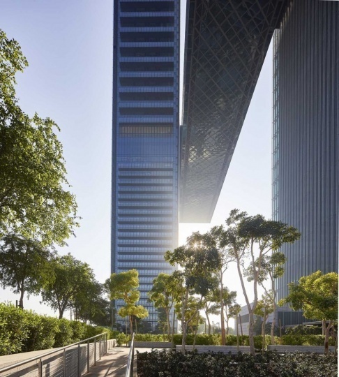 Японцы Nikken Sekkei построили жилой комплекс с консольным элементом в Дубае