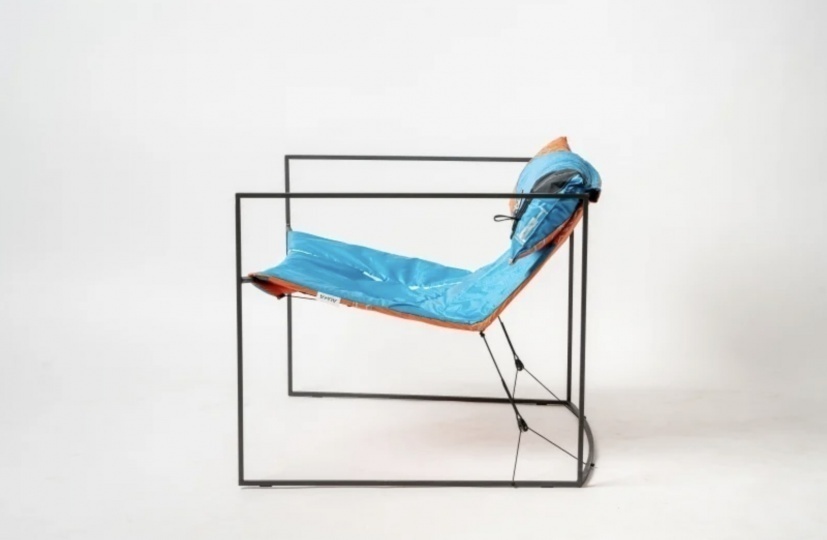 Дизайнеры сделали мебель из парашютов для кайта