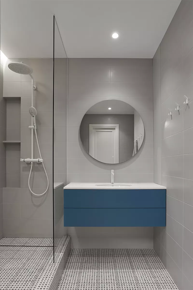 Морская синева и оттенки солнца в интерьере небольшой петербургской квартиры — проект Светланы Мамаенко