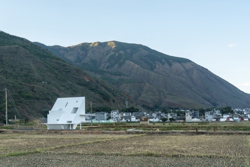 Геометрический павильон в рисовых полях по проекту Lin Architecture