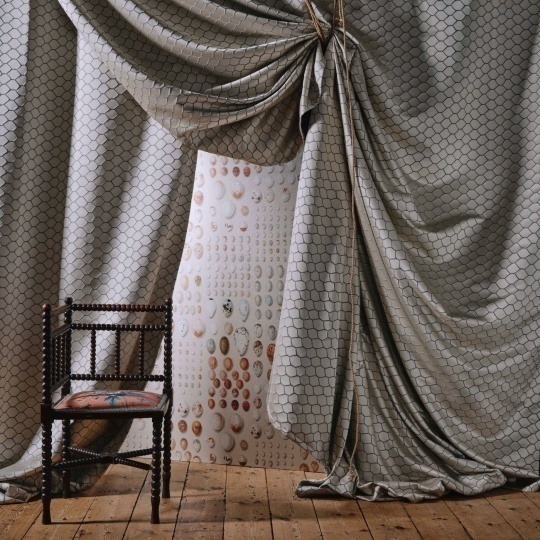 Джайлс Дикон разработал серию текстиля и обоев для Sanderson