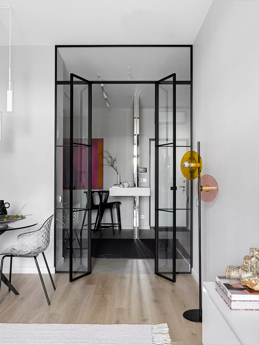 Воздушный и полный света интерьер квартиры с цветовыми акцентами — проект Анастасии Гончаровой