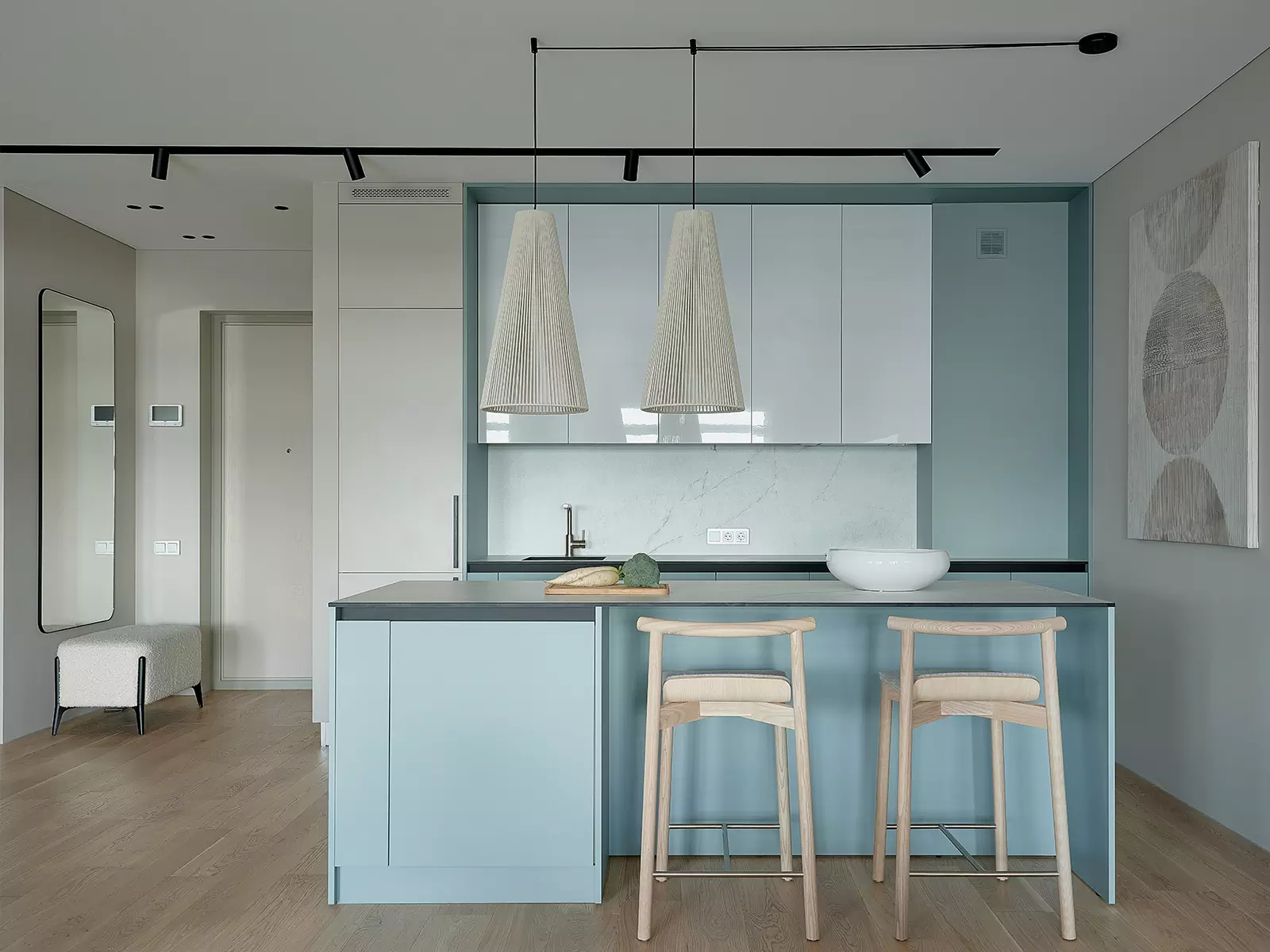 Интерьер квартиры для молодого человека, вдохновленный образом реки — проект Татьяны Ершовой