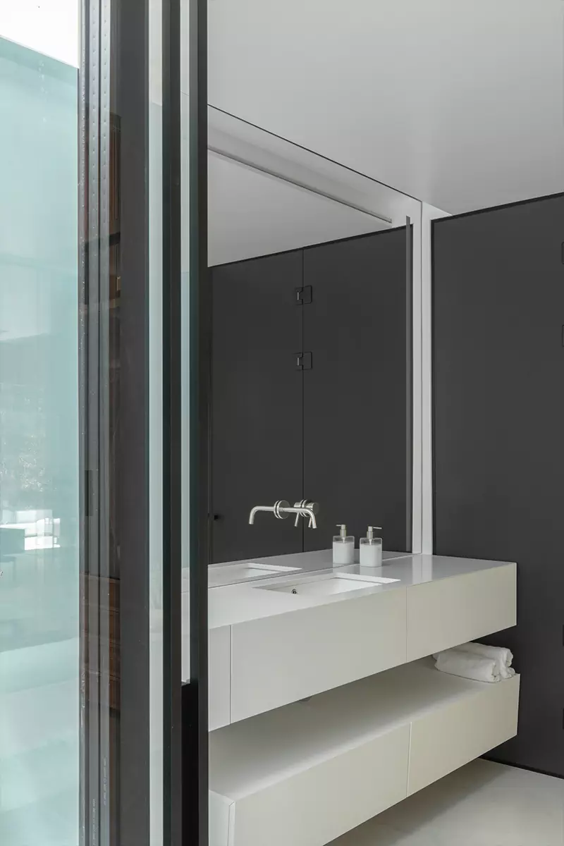 Дом мечты для архитектора: элегантный интерьер коттеджа в природных тонах — проект студии ZROBIM architects