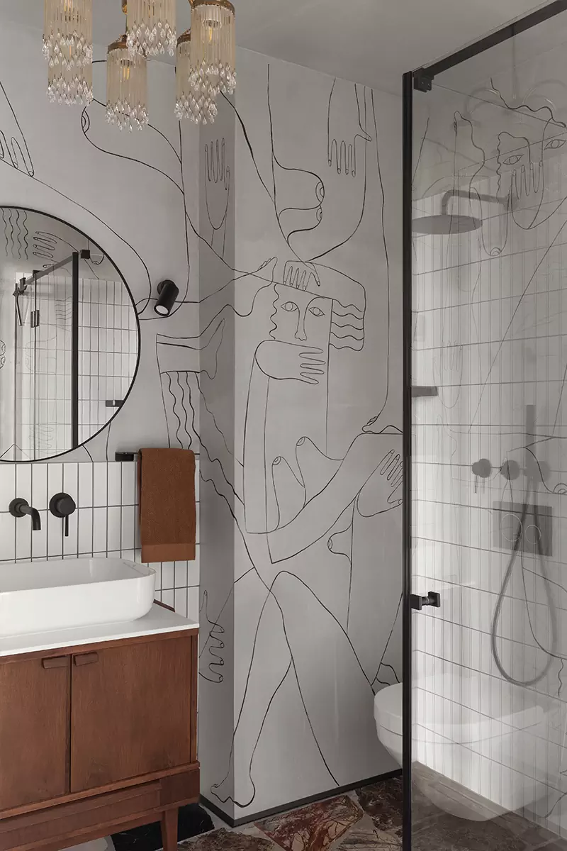 Эклектичный интерьер студии-ателье с авторским декором и росписью стен — проект Виктории Азербаевой