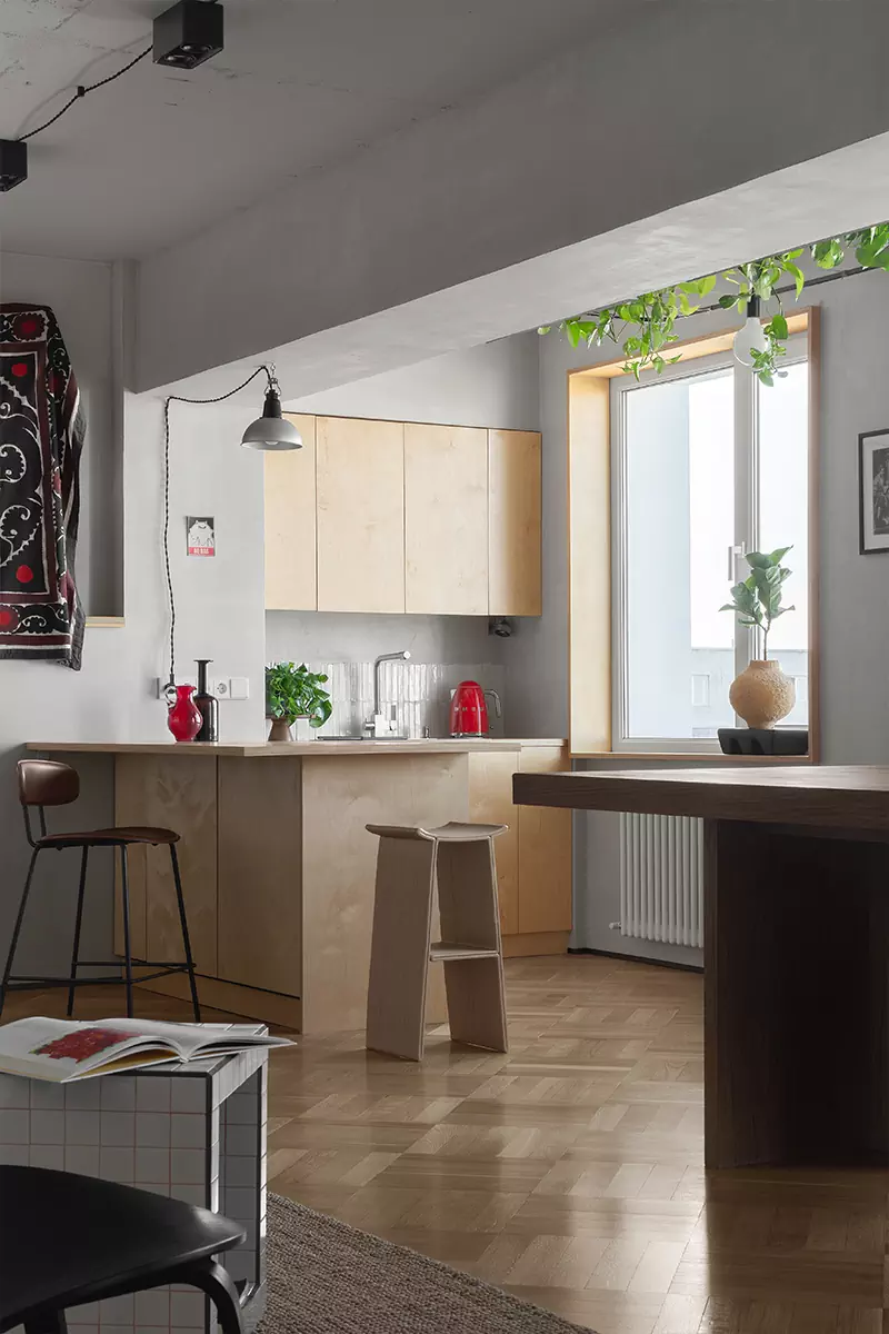 Эклектичный интерьер студии-ателье с авторским декором и росписью стен — проект Виктории Азербаевой