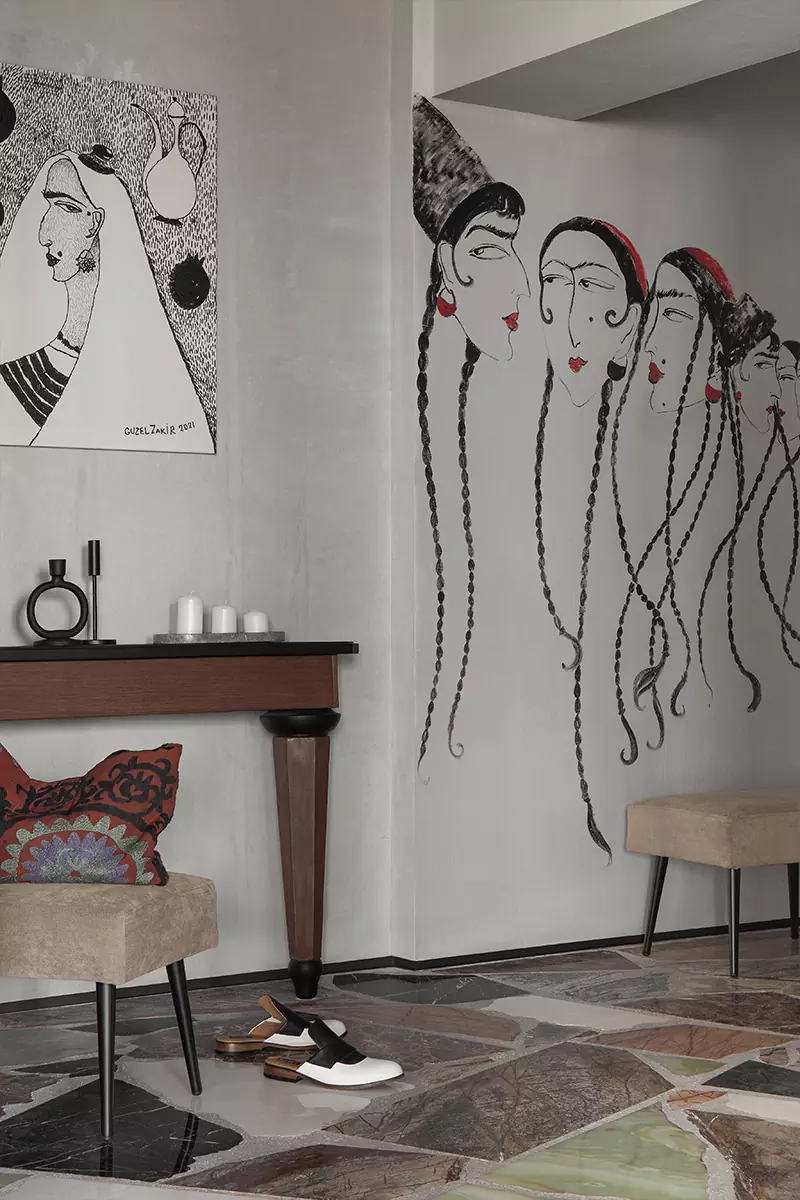 Эклектичный интерьер студии-ателье с авторским декором и росписью стен — проект Виктории Азербаевой