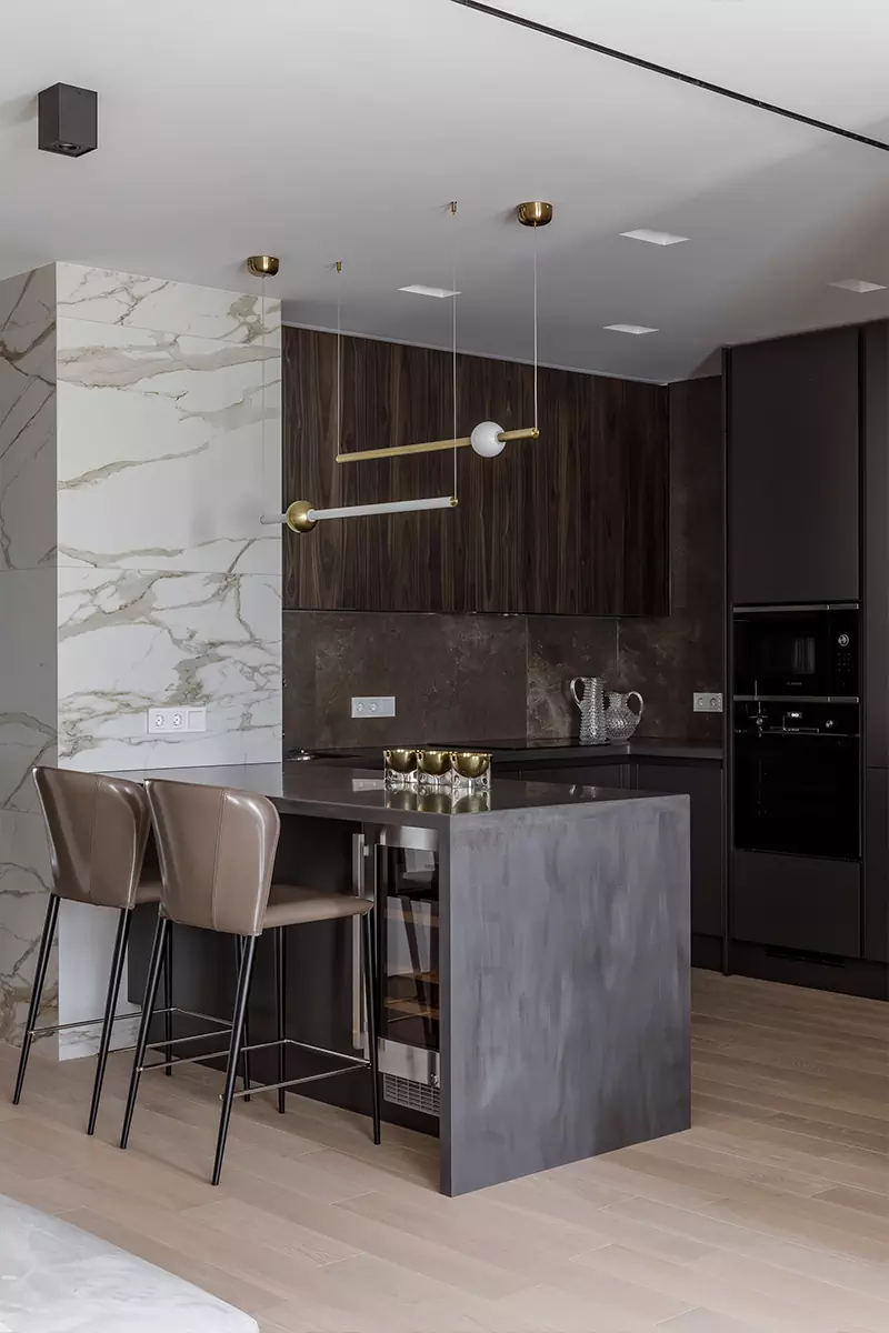 Графичный декор и работы локальных художников в интерьере квартиры для семьи из Воронежа — проект Оксаны Пирко