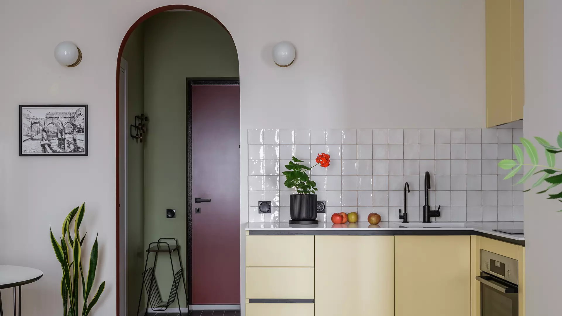 Красочный интерьер квартиры для сдачи в аренду в оживленном подмосковном районе — проект Екатерины Плаховой