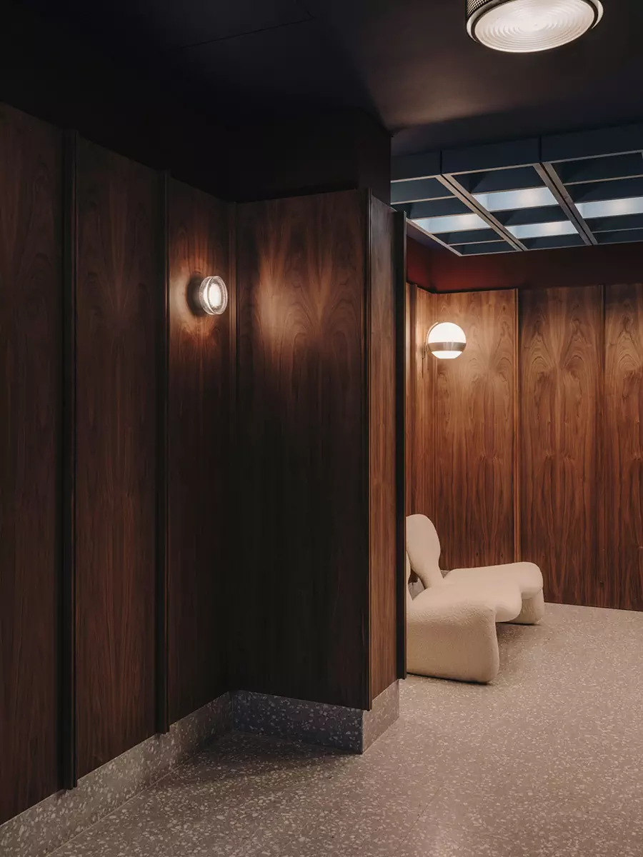 Мебель прошлого века и авторские детали в интерьере офиса для лондонского застройщика — проект Оскара Конена