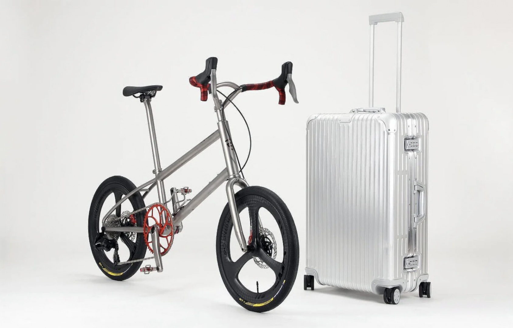 Велосипед для путешествий Firefly помещается в чемодан RIMOWA