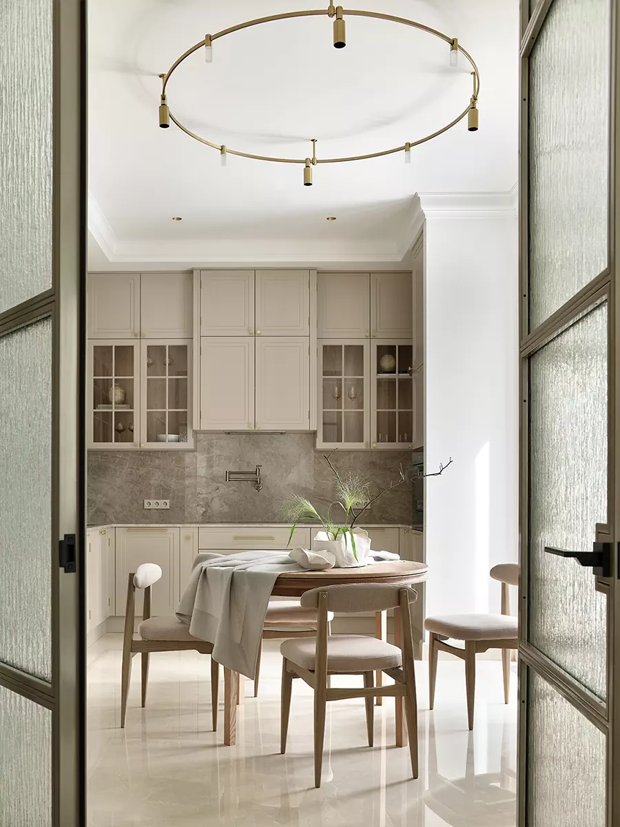 Гармоничный интерьер большой квартиры для семьи с четырьмя детьми — проект Никиты Бондаря