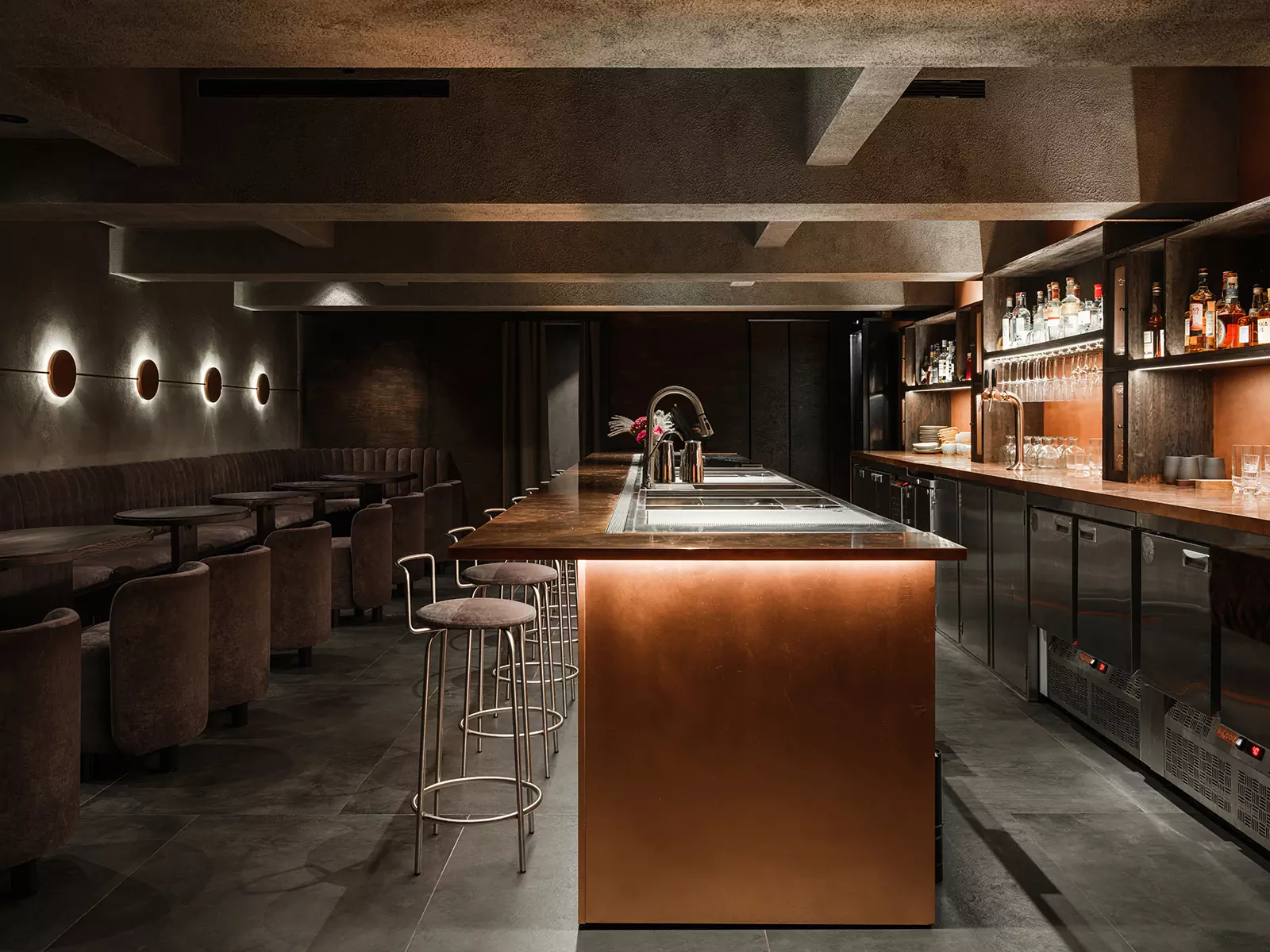 Тактильные материалы в интерьере коктейльного бара с перуанскими корнями — проект бюро Static Aesthetic Architects