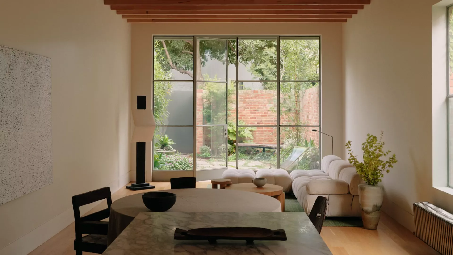 Безупречная симметрия в интерьере частного дома в Мельбурне — проект Оливера дю Пюи