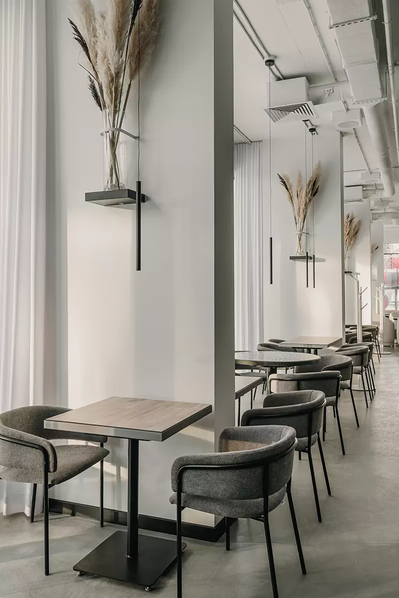 Воздушный интерьер модного гастрономического пространства в Тюмени — проект Анастасии Суховой