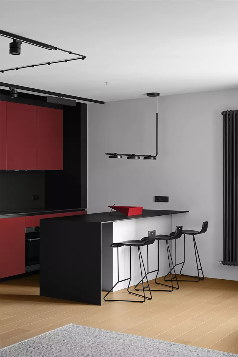 Фреймы, колорблокинг и активные контрасты в ироничном интерьере квартиры — проект Михаила Курносова