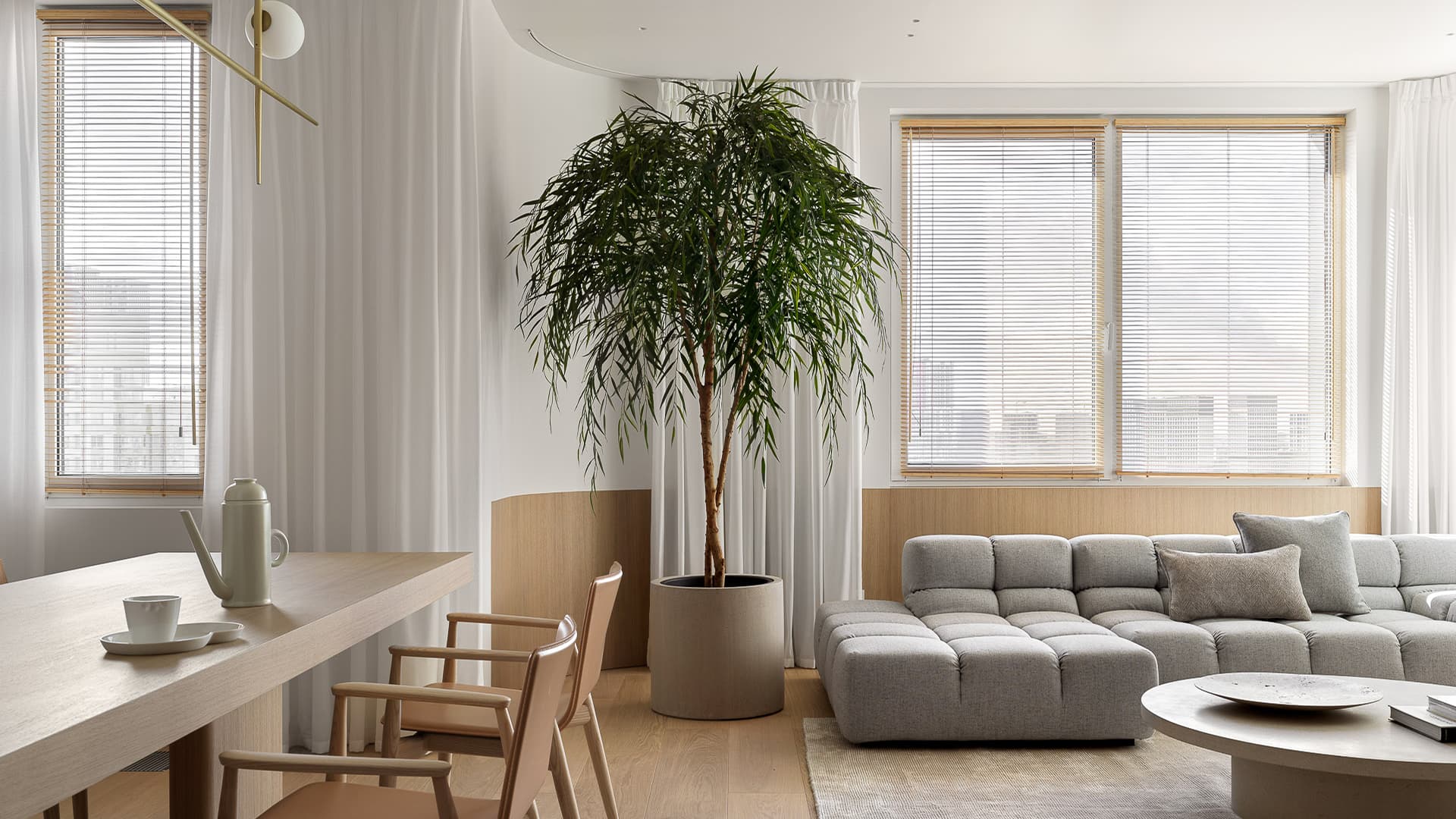 Наполненный ощущением воздуха интерьер квартиры для мамы и дочки — проект студии Babayants Architects