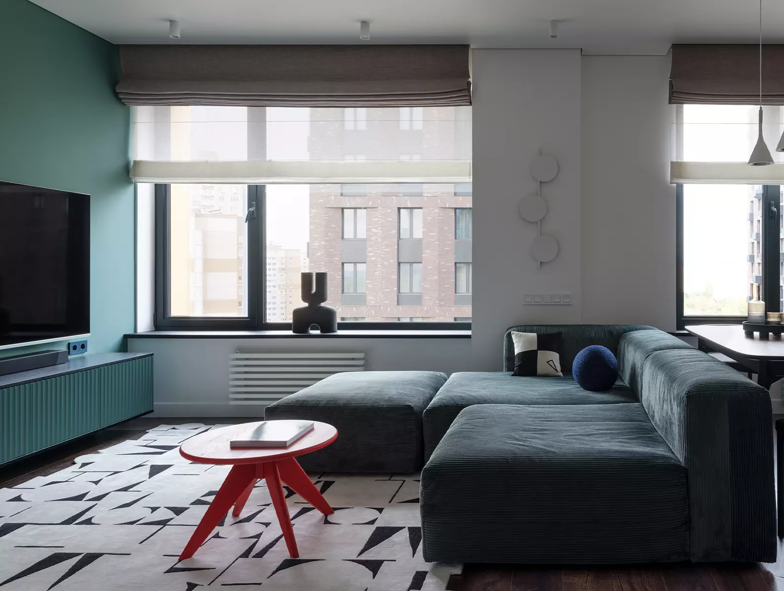 Строгий интерьер семейной квартиры, вдохновленный сюжетами японских гравюр – проект Дарьи Старцевой