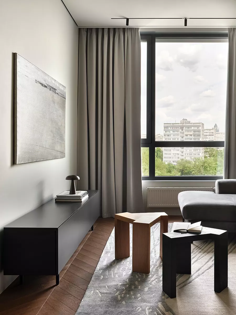 Графичные линии и яркое искусство в интерьере квартиры для взрослого мужчины — проект Дины Дымниковой и Даши Слушаевой