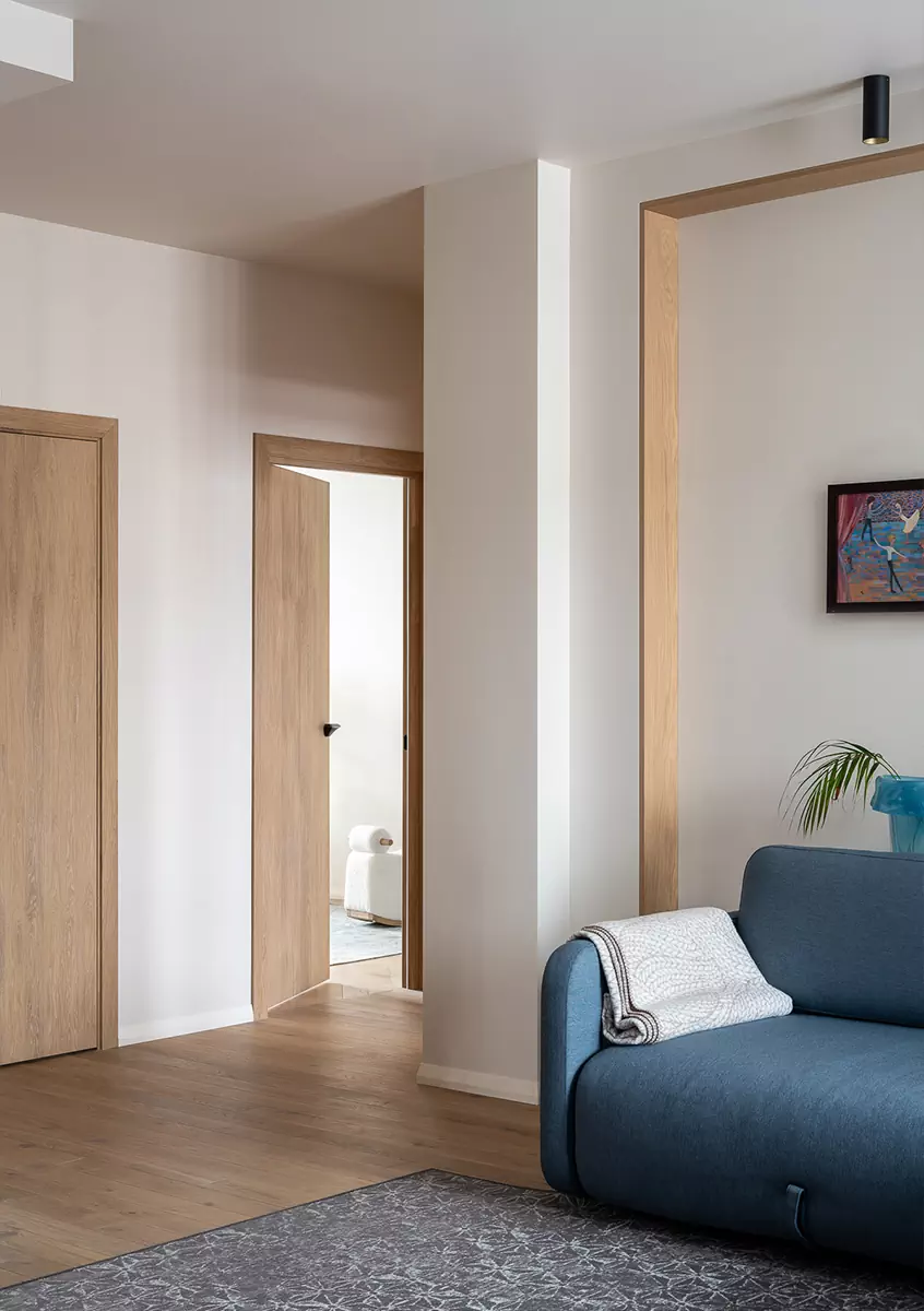 Природные фактуры и небесно-голубые оттенки в интерьере квартиры для молодой семьи — проект Елены Ерашевич