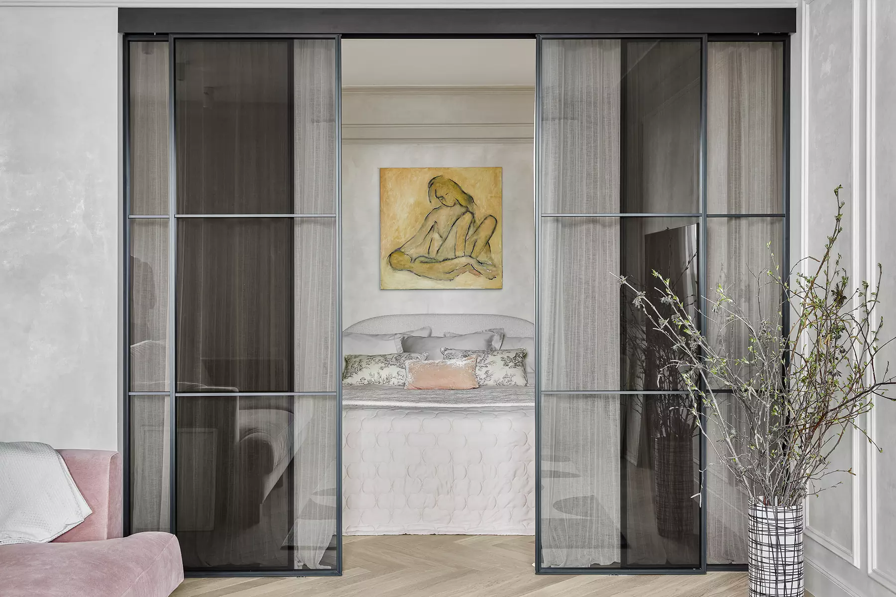 Нарядный интерьер небольшой квартиры для молодой девушки из Перми — проект студии Lebedeva project