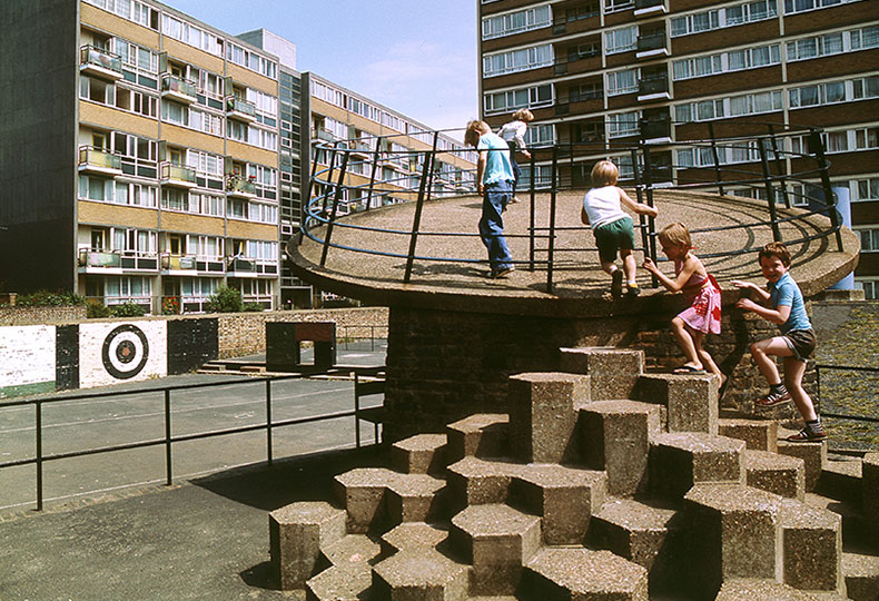 Игровая площадка в Черчиль Гарденз Истэйт, 1978