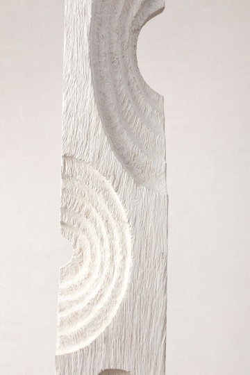 Келли Уэстлер представила новую серию объектов из дерева